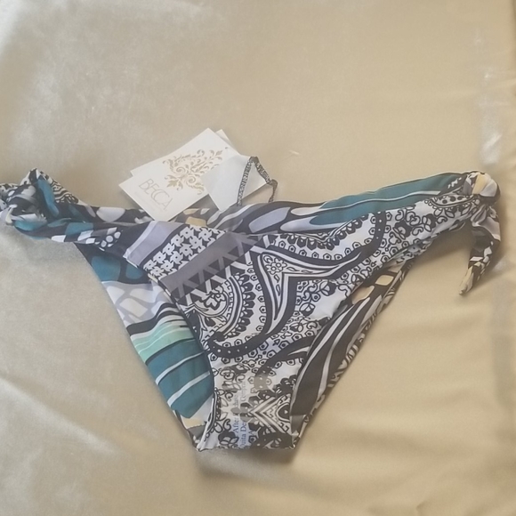 NWT Women’s Becca Reversible Swimsuit Bottom Only size Small - Picture 10 of 13